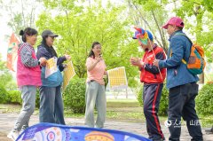 校组织的‘牵着蜗牛去散步’系列勾当